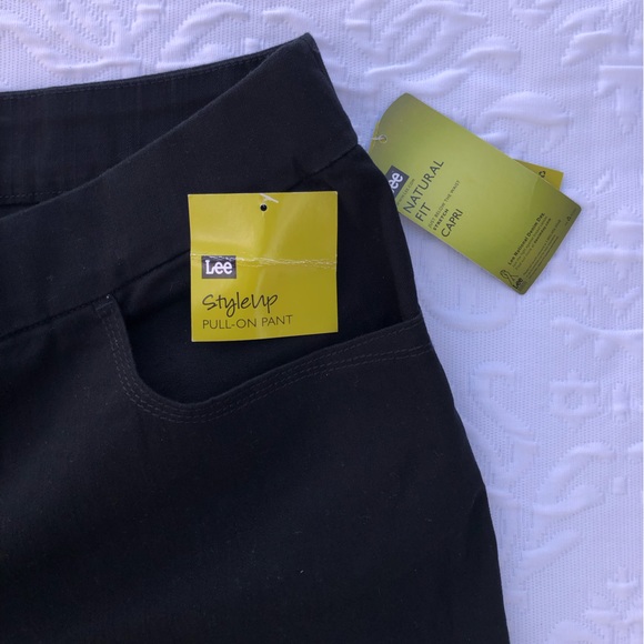 Lee StyleUp Natural Fit Embroidery Jean Capri size 24W Med NWT - Picture 4 of 15